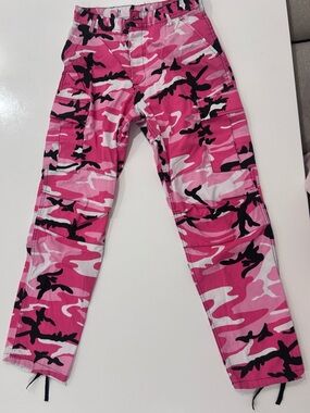 Men’s (& unisex) Pink Camo Cargo Pants